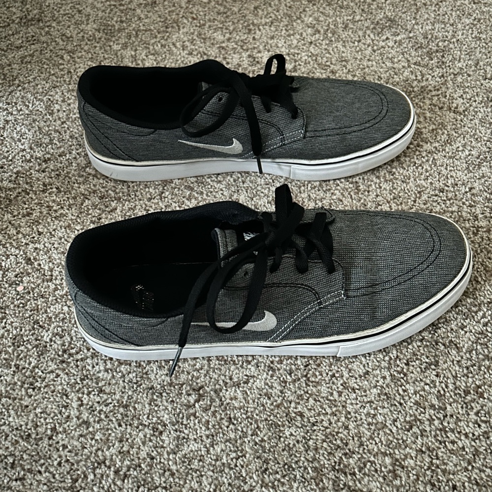 Nike Charcoal and Black Casual Shoes